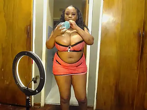 MissBOOBSDIVA21's Live XXX Chat