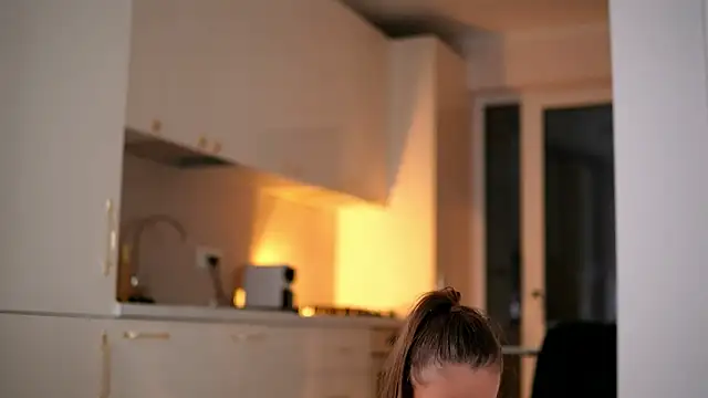 ElaraShine – Live XXX-chat