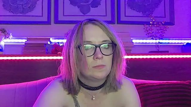 MaddyVelvet 即時 XXX 聊天