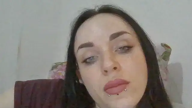 Trinsy_Love Adlı Modelin Canlı XXX Sohbeti