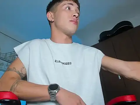 Вебкам-шоу noahsaint