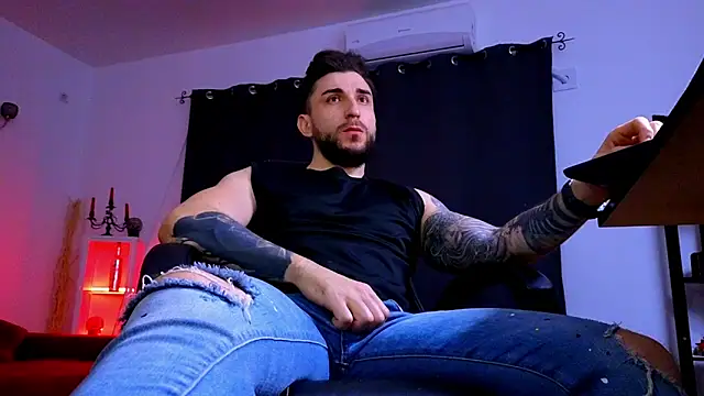 MightyAaron66 Live XXX-chat