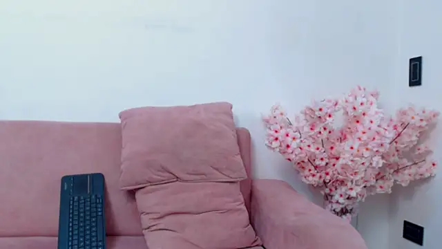 pinky_f00x's Live XXX Chat