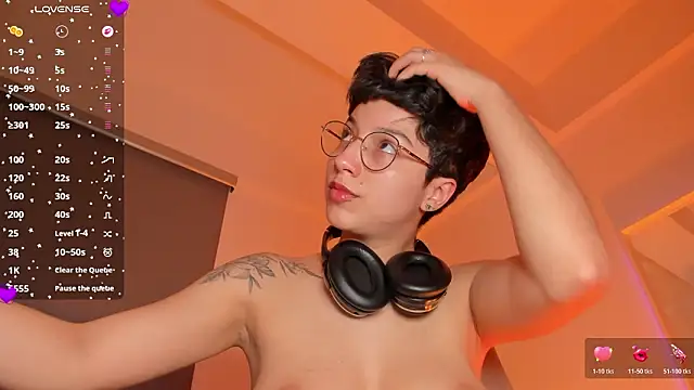 laura-hills18 Live XXX-chat