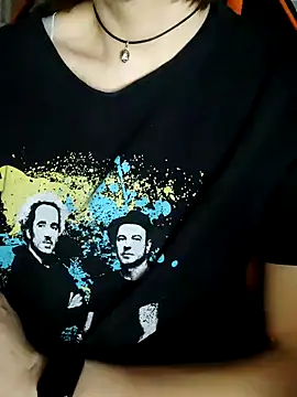 Aashikalaa Adlı Modelin Canlı XXX Sohbeti