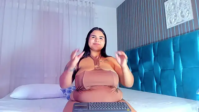 Chat +18 de MiiaaVelvet ao vivo