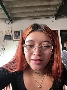 Kari_leonXXX's Webcam Show