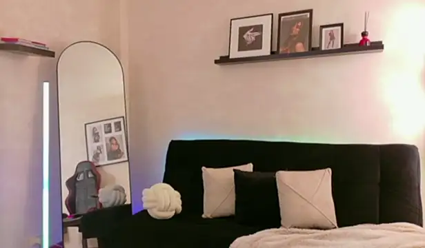 EmmyEvans1's Live XXX Chat