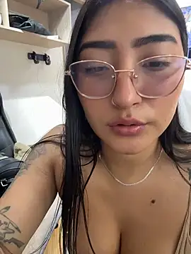 XXX chat uživo modela ami_santos
