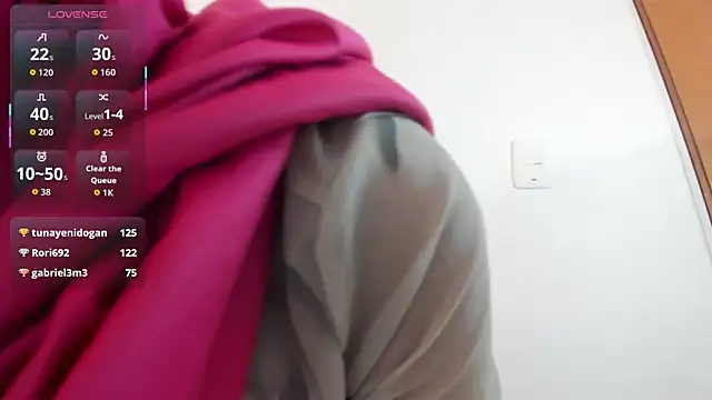 naishaa_'s Webcam Show