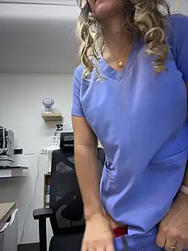 alicee16: διαδικτυακό σόου στην κάμερα