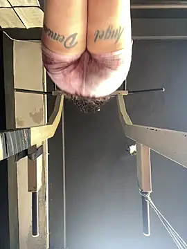 VioletaSubmissive Adlı Modelin Canlı XXX Sohbeti