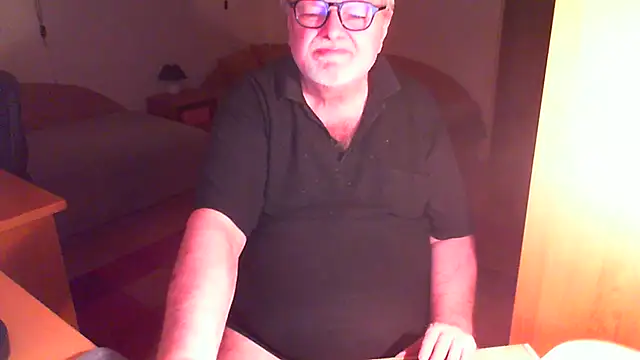 petvarad: διαδικτυακό σόου στην κάμερα