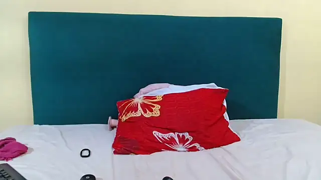 Chat +18 de FreakyMelanin18 ao vivo