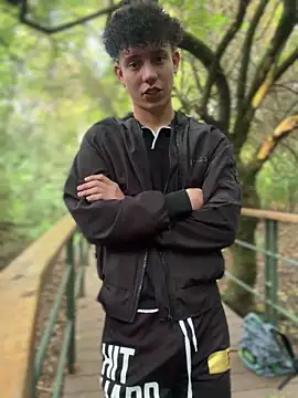 yoursexyjose 现场XXX聊天