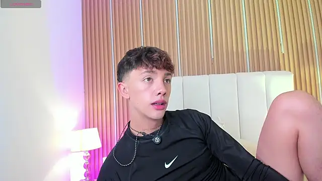 Chat XXX Live Tomy_Rox