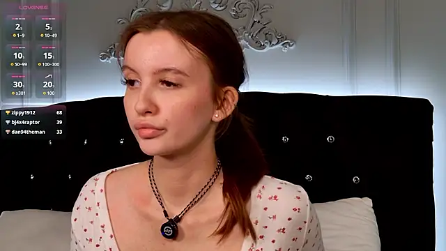 Chat +18 de Layla_Bloom ao vivo