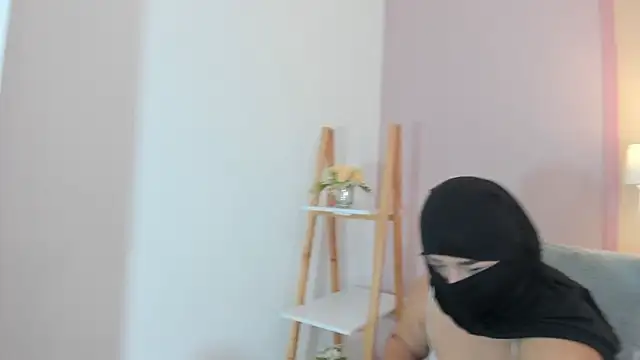 _zharaa Adlı Modelin Canlı XXX Sohbeti