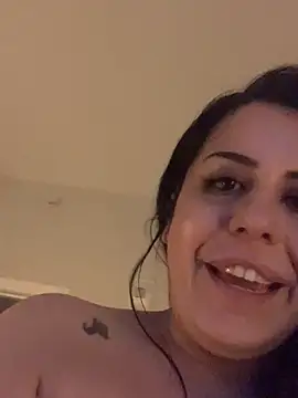 holyeroticss Show in webcam