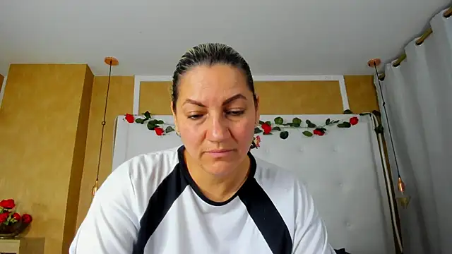 Chatroom XXX en direct de Heidy_milf