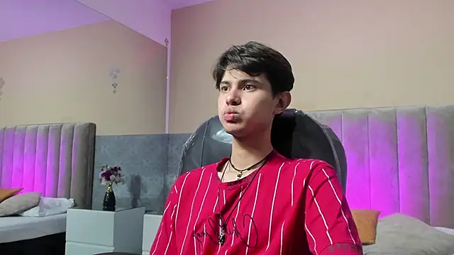 Derek_Sinn: απευθείας συνομιλία ΧΧΧ