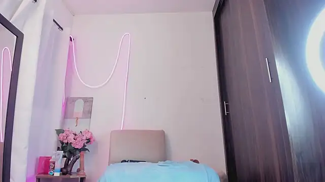 athenaking Adlı Modelin Canlı XXX Sohbeti