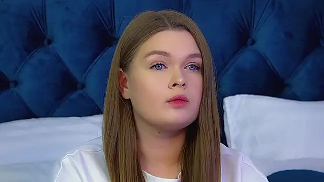 CrystalLyons' Live XXX Chat