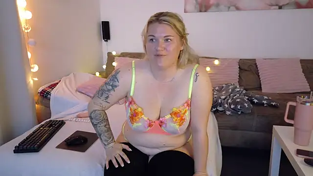 Jolina_Juice: διαδικτυακό σόου στην κάμερα