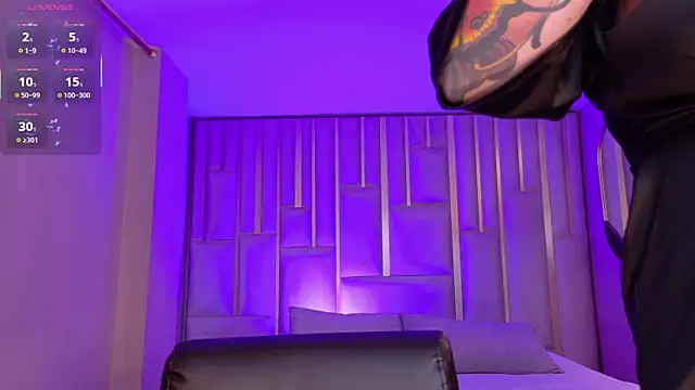 ViolettCastel 即時 XXX 聊天