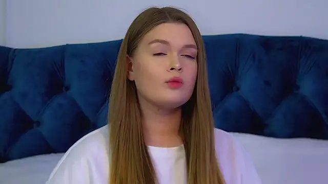 CrystalLyons' Live XXX Chat