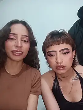 AlexxaAndRileyy Adlı Modelin Canlı XXX Sohbeti