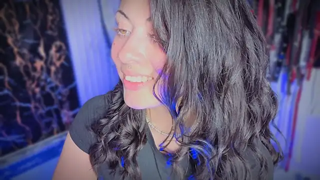 Guxplo_ Adlı Modelin Canlı XXX Sohbeti