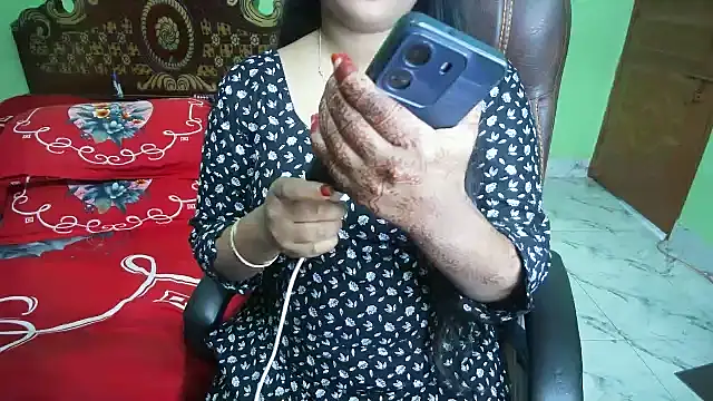 BengaliQueenStar Adlı Modelin Canlı XXX Sohbeti