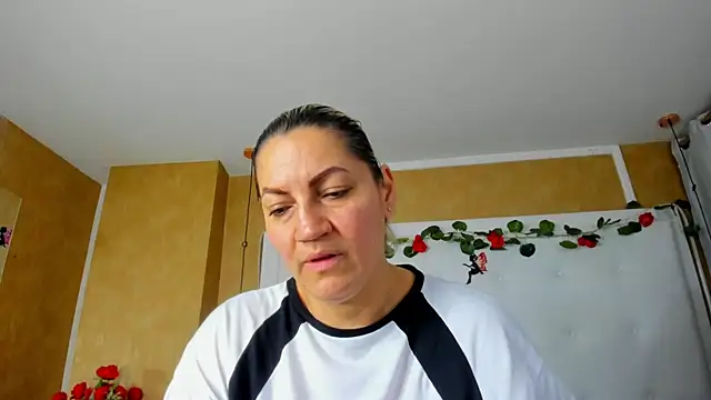 Heidy_milf Adlı Modelin Canlı XXX Sohbeti