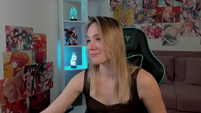 ElaraVoltage Adlı Modelin Canlı XXX Sohbeti