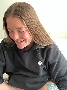 PussiesnCream_ Adlı Modelin Canlı XXX Sohbeti