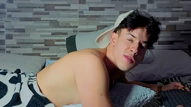 Chat +18 de maxxcooper1 ao vivo