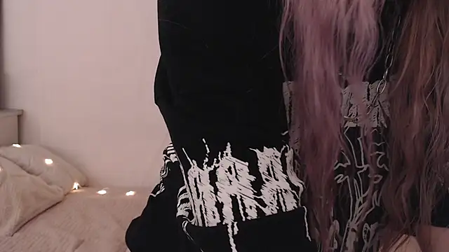 Emily_hardcore Adlı Modelin Canlı XXX Sohbeti