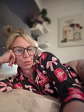 blondebitch2 网络视讯表演