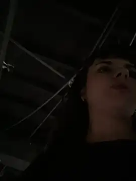 VioletaSubmissive Adlı Modelin Canlı XXX Sohbeti