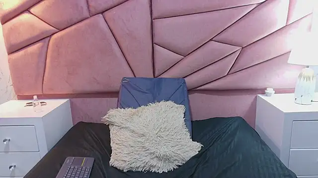 zhilakya Adlı Modelin Canlı XXX Sohbeti