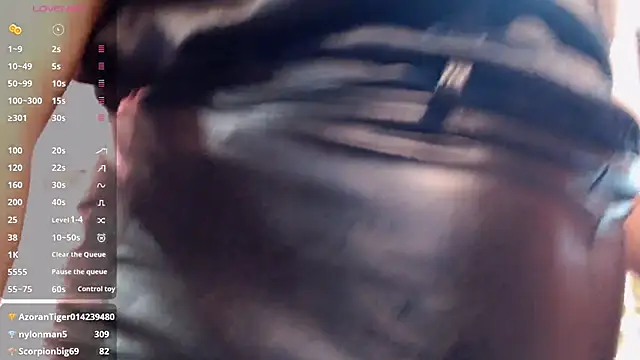 แชท XXX สดของ LiaTaylorr