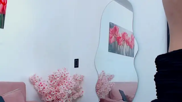 pinky_f00x's Live XXX Chat