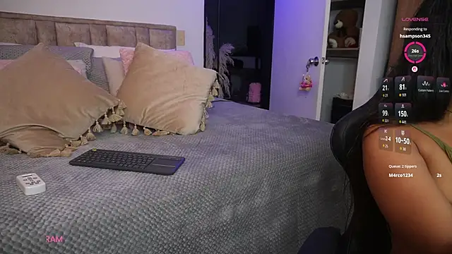 eimi_spacee's Webcam Show