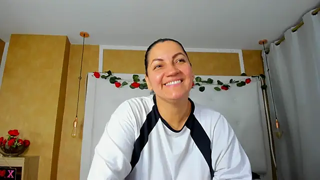 แชท XXX สดของ Heidy_milf