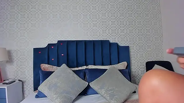 ashleythompson2025's Live XXX Chat