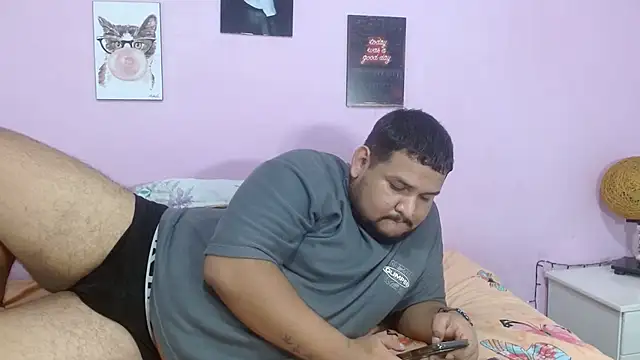 enzzo_rossi Adlı Modelin Canlı XXX Sohbeti