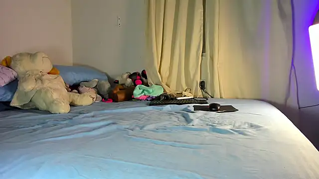 vennuss19 Adlı Modelin Canlı XXX Sohbeti