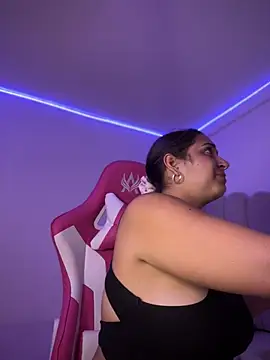 Alice777_ Adlı Modelin Canlı XXX Sohbeti