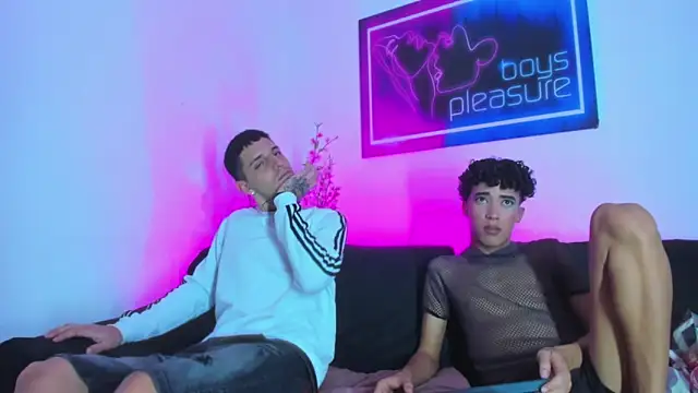 Pleasure_boys_hot 网络视讯表演